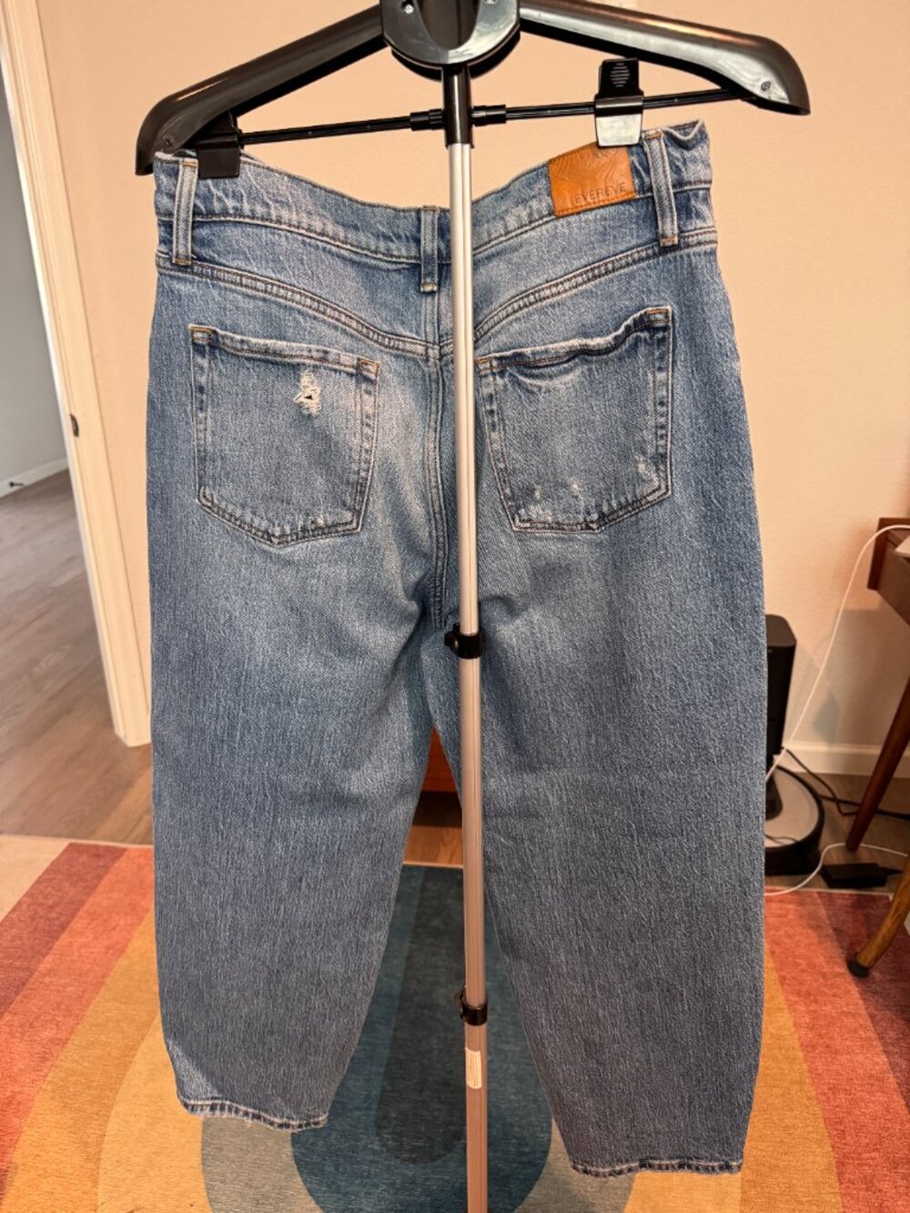 EVEREVE Ever Vintage Barrel Leg Jeans Distressed Size 32 Crop Medium Wash NWOT - Picture 2 of 2